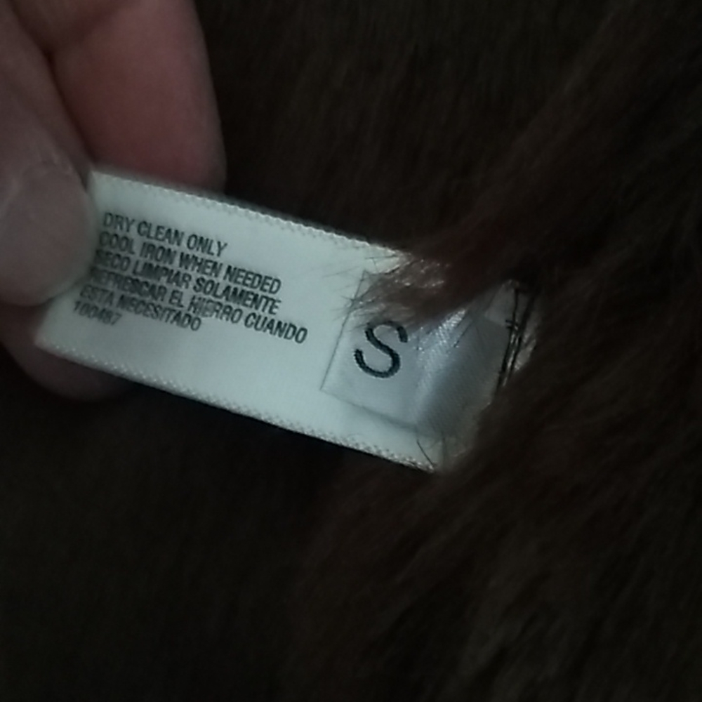 Fur collard vest. - Picture 5 of 13